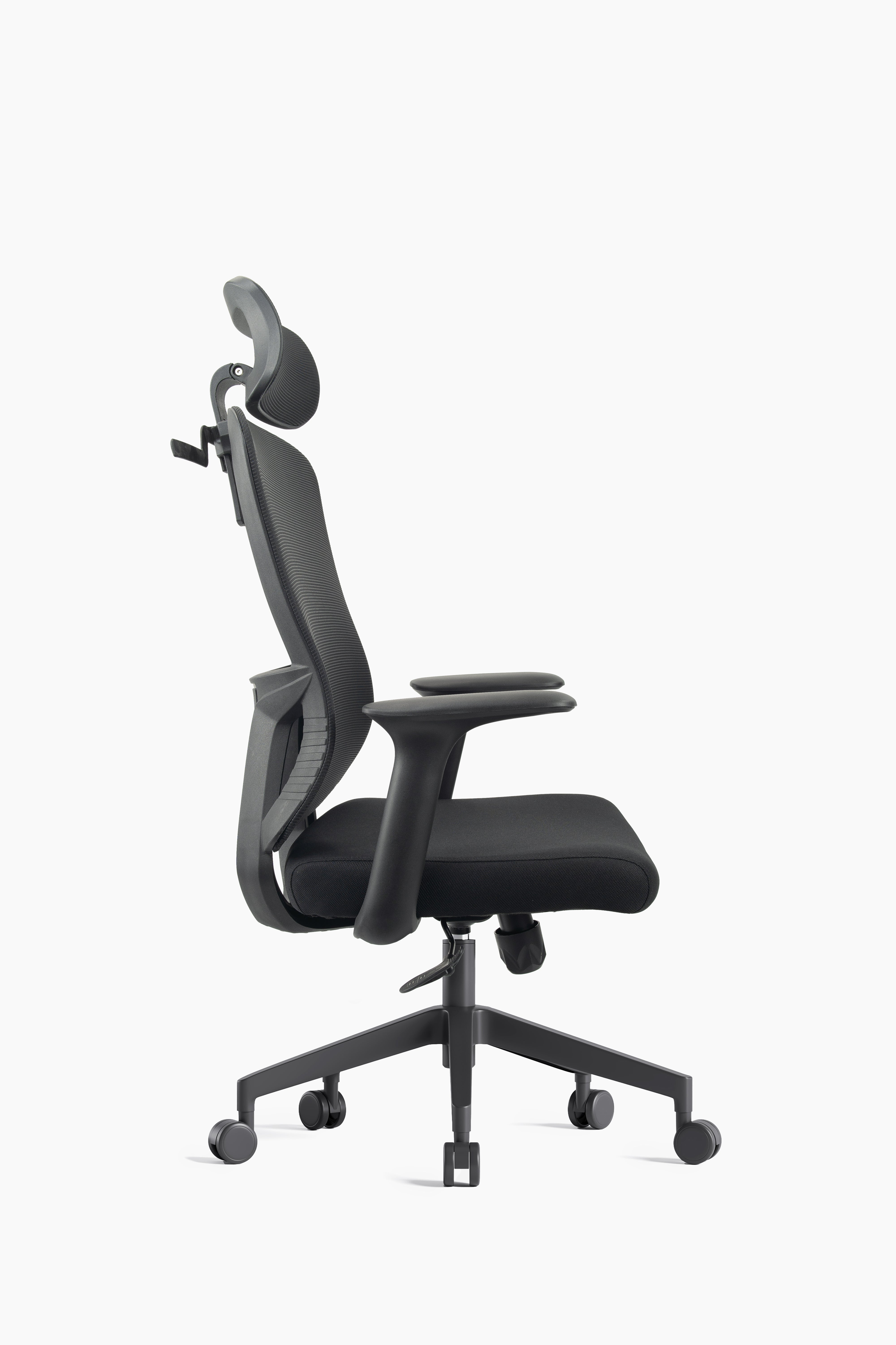 Silla ejecutiva respaldo alto, malla negra, reposacabezas ajustable, apoyabrazos fijos y base nylon | IOFF-M709