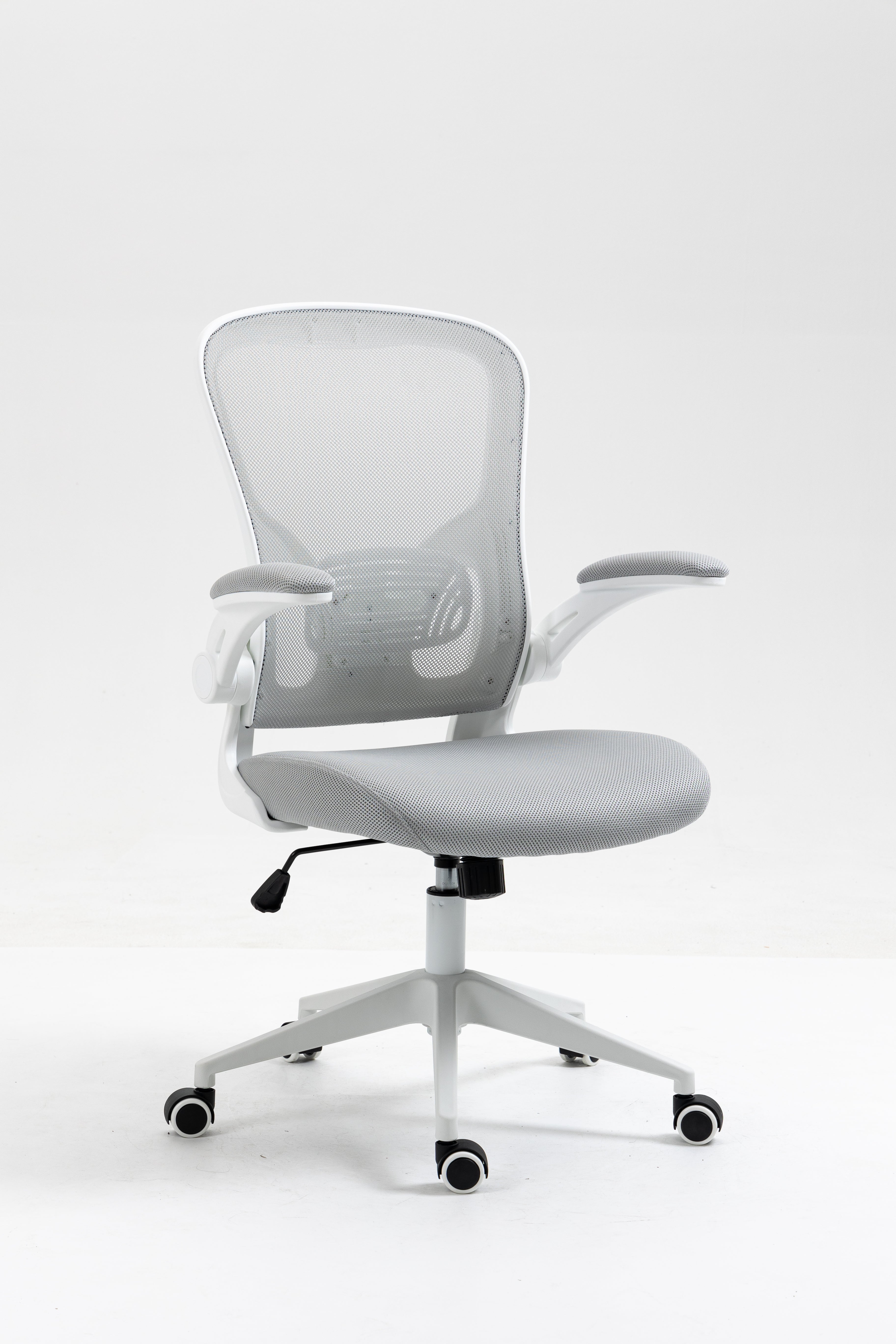 Silla SIT Ejecutiva, respaldar medio, superficie de nylon, reposabrazos ajustables. Color Negro. Peso: 200Lbs.