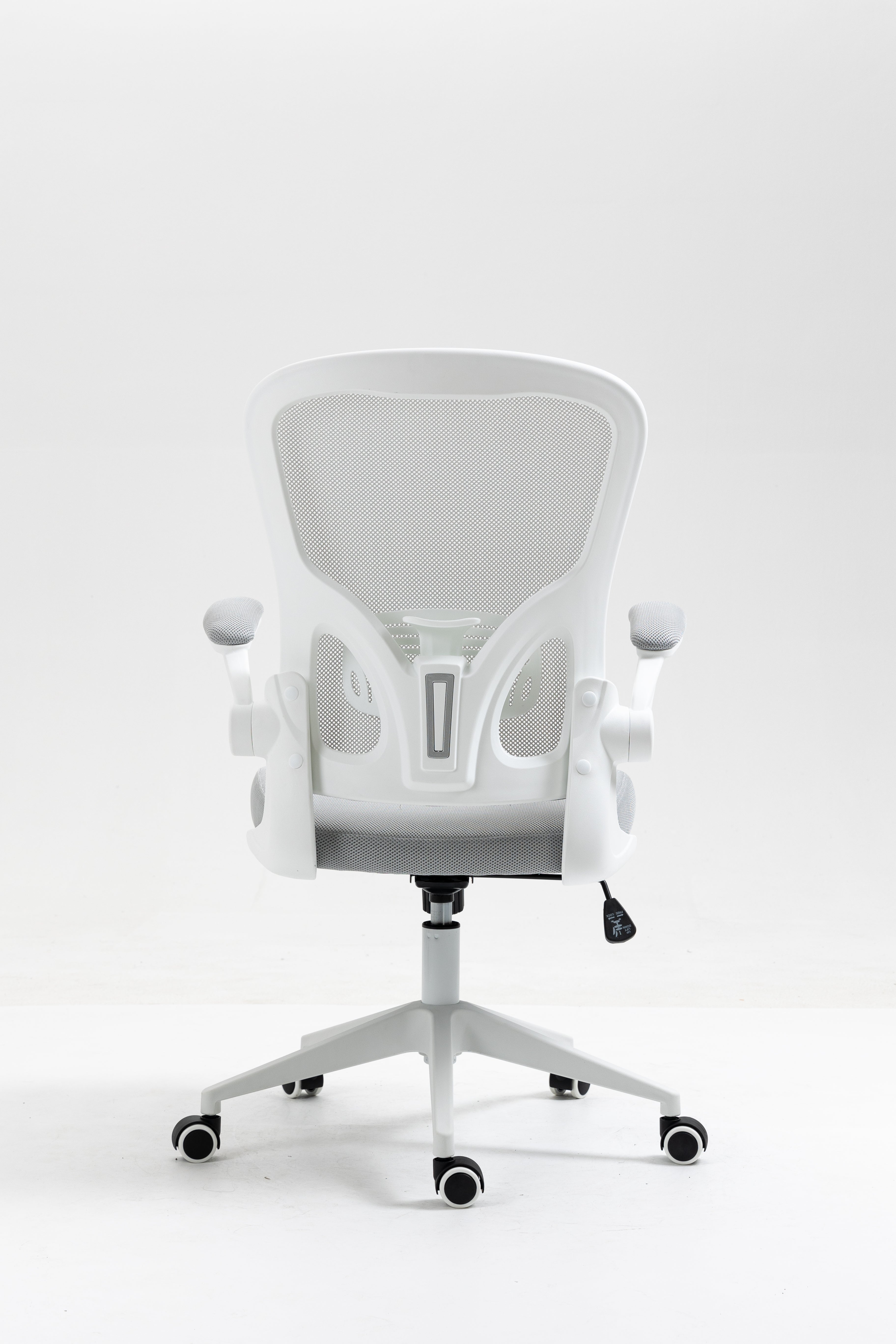 Silla SIT Ejecutiva, respaldar medio, superficie de nylon, reposabrazos ajustables. Color Negro. Peso: 200Lbs.