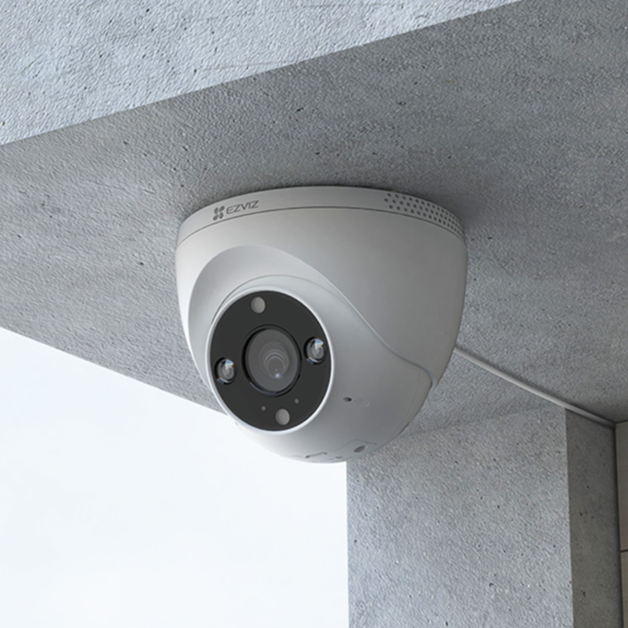 Cámara EZVIZ Wifi, Domo IP 4MP, audio 2 vías, IP67, Detección humana, Sirena, Luz Estroboscópica.