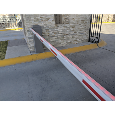 Barrera vehicular Derecha / Soporta Brazo de hasta 3M / Apertura en 1.5 s.